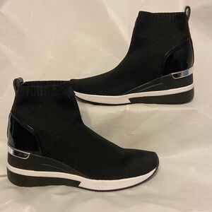 Black Women's Slip-On Sneakers